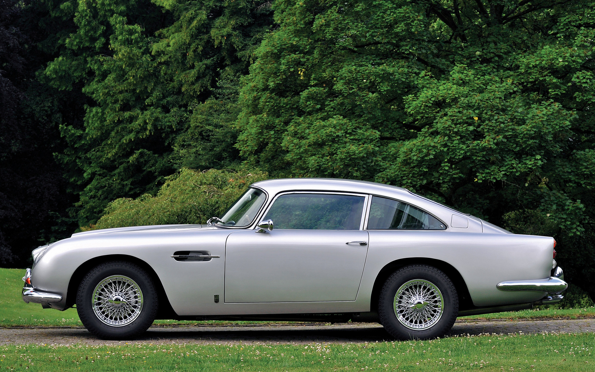 автомобиль Aston Martin DB5 без смс