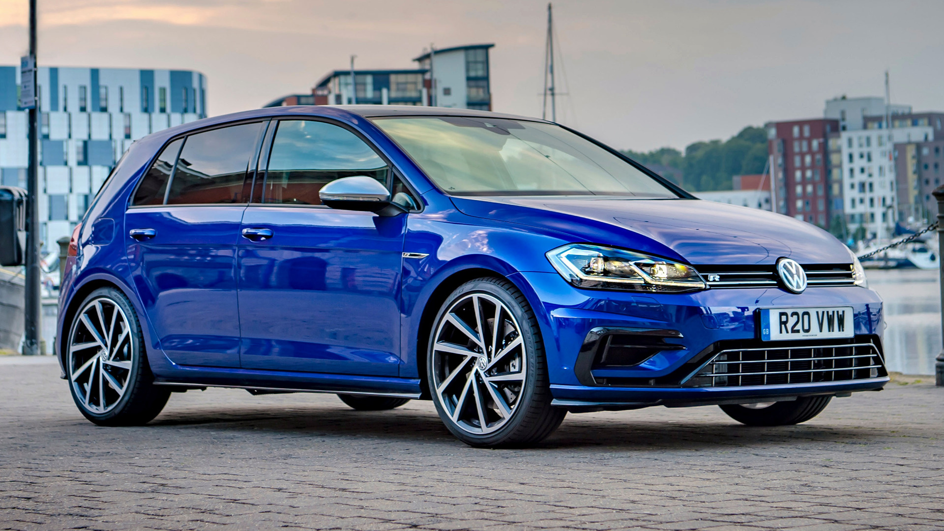 2022 Volkswagen Golf R Performance Pack 5 door UK 