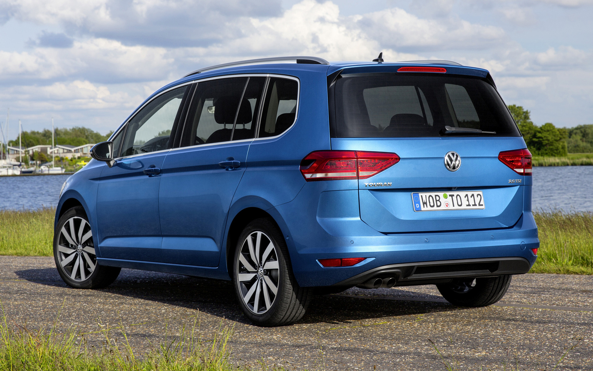 Volkswagen Touran дома причал скачать