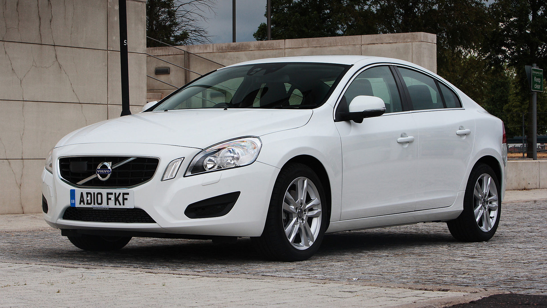 2010 Volvo S60 (UK) - Wallpapers and HD Images | Car Pixel
