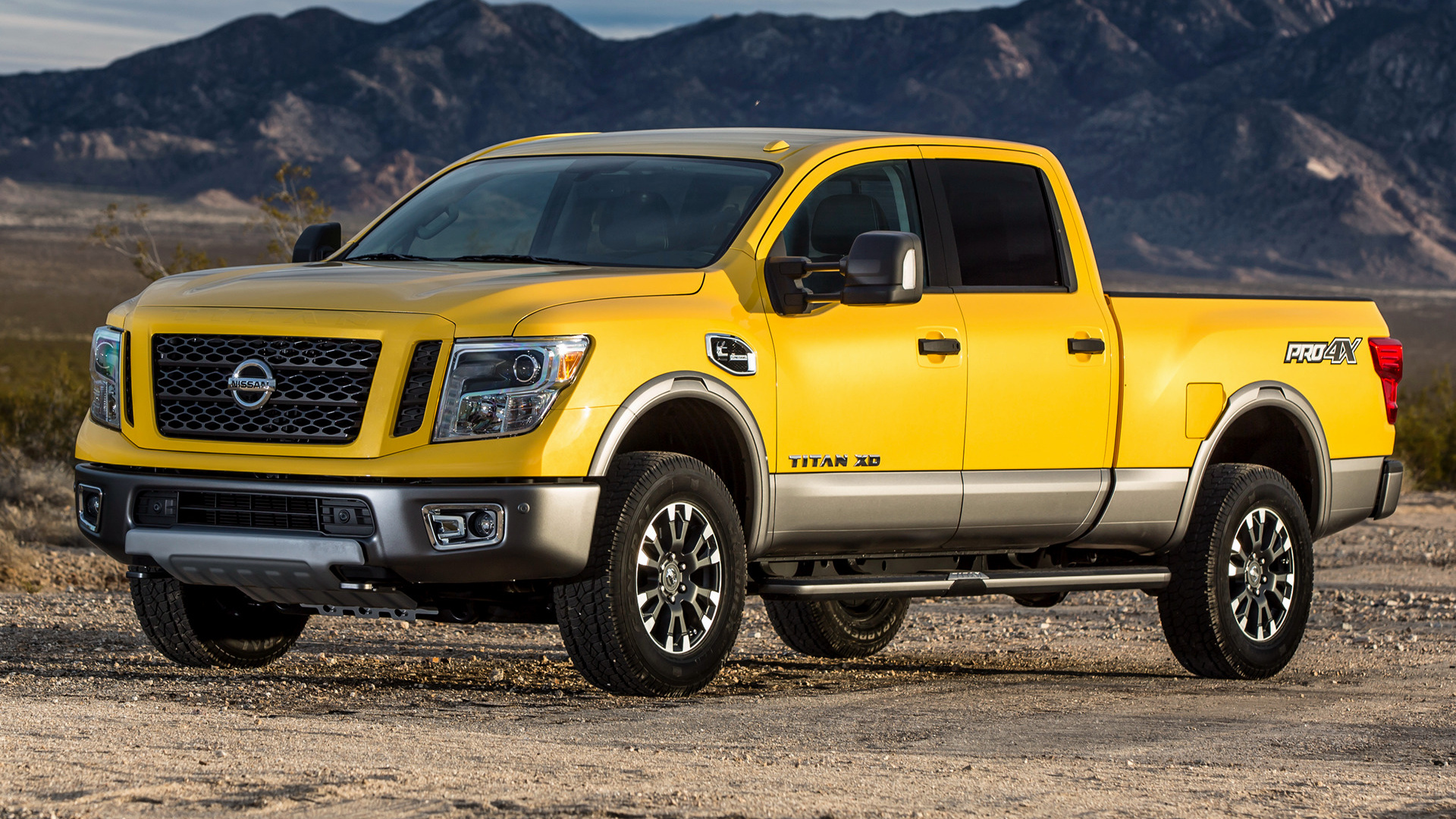 2016 Nissan Titan XD Pro 4X Crew Cab Wallpapers and HD 