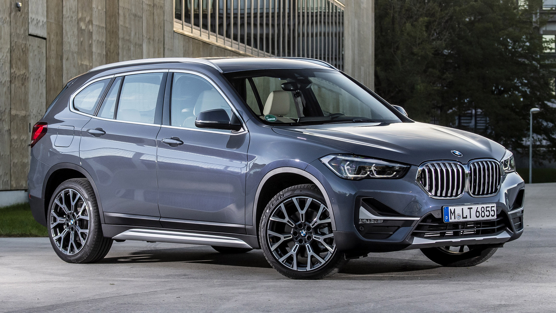 BMW X1 bok i przód