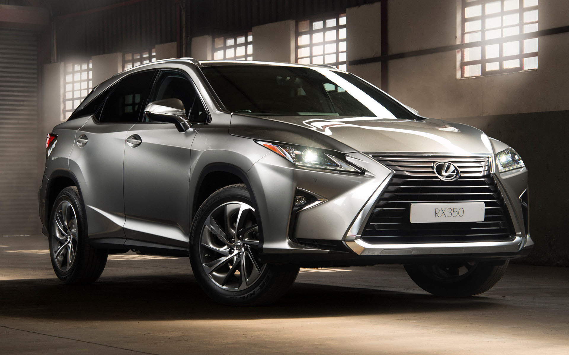 Стоит lexus rx. Lexus RX 650. Машина Lexus rx350. Лексус РХ 350. Лексус ЛХ 350.