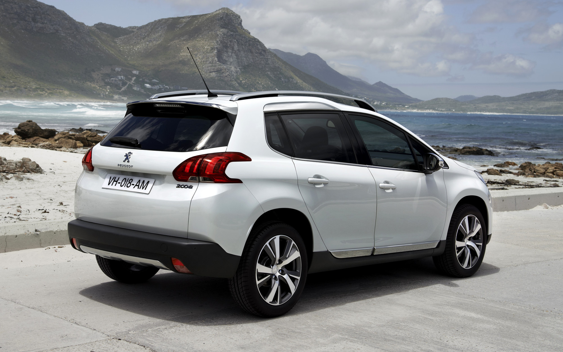 2013 Peugeot 2008 - and Images | Car Pixel