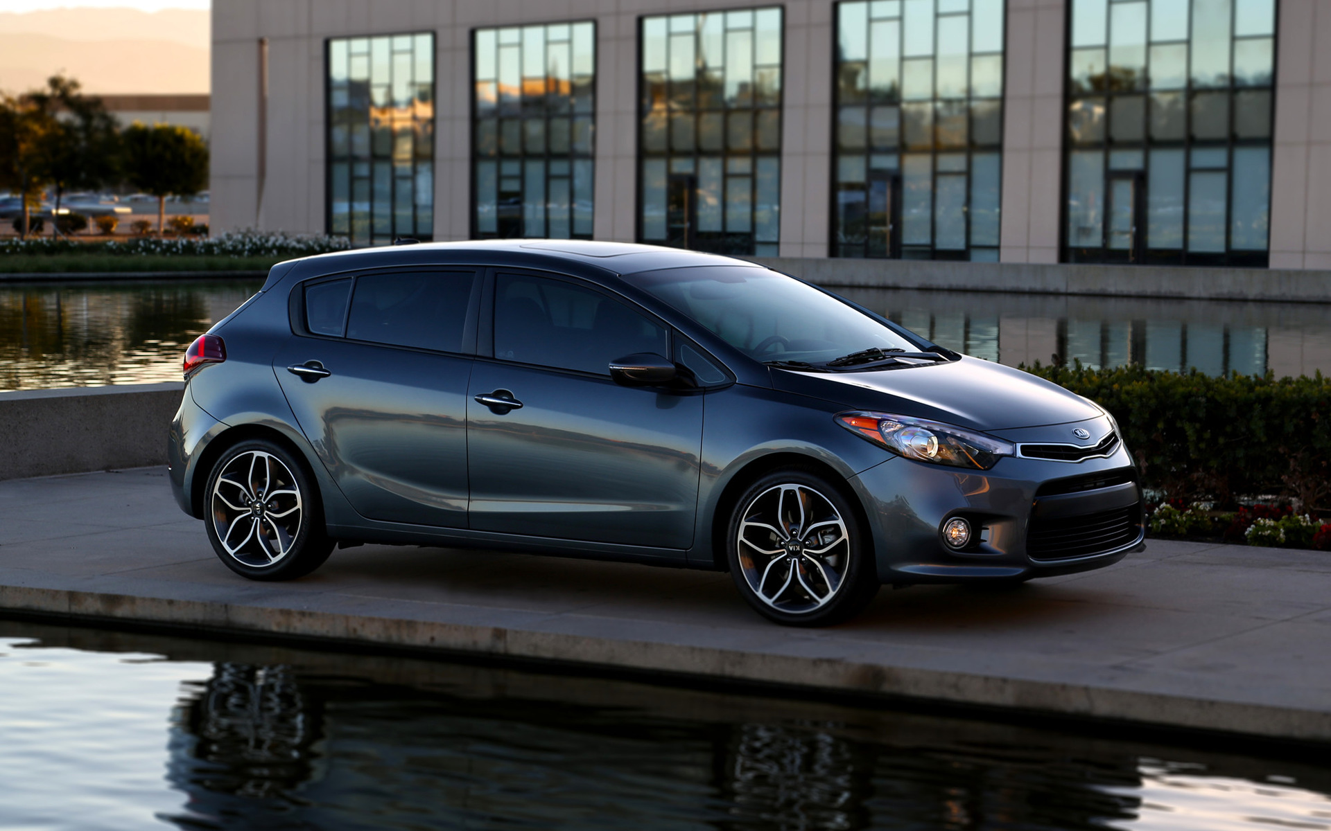 2014 Kia Forte5 - Wallpapers and HD Images | Car Pixel
