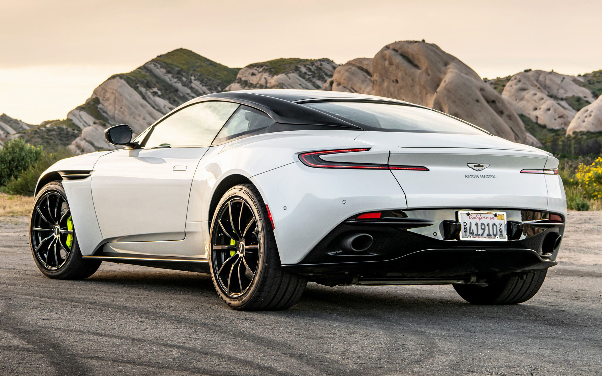 Aston martin db11 amr