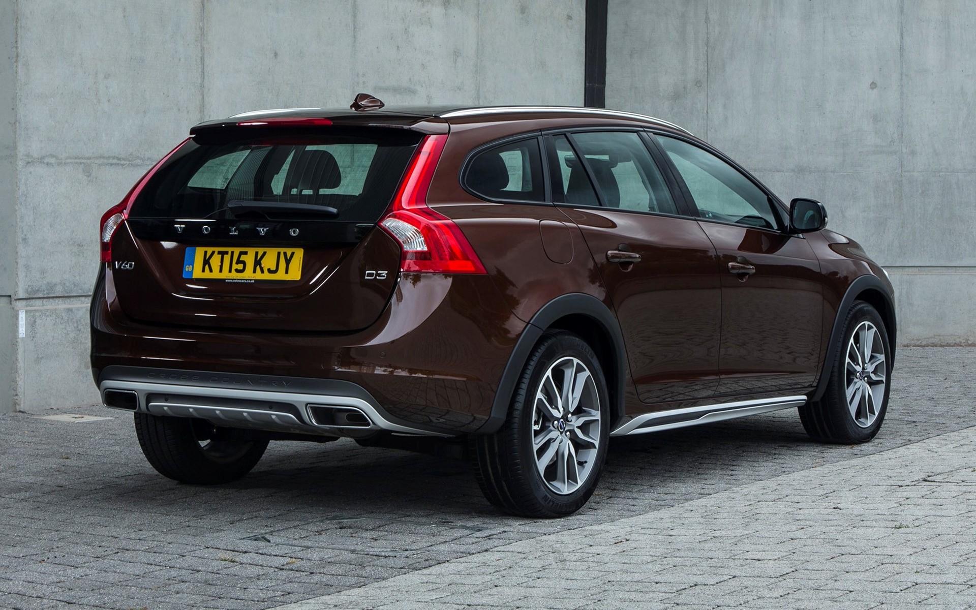 Купить вольво кросс. Volvo v60 2015. V60 Cross Country 2015. Вольво кросс Кантри v60 2015. Вольво v60 2015 универсал.