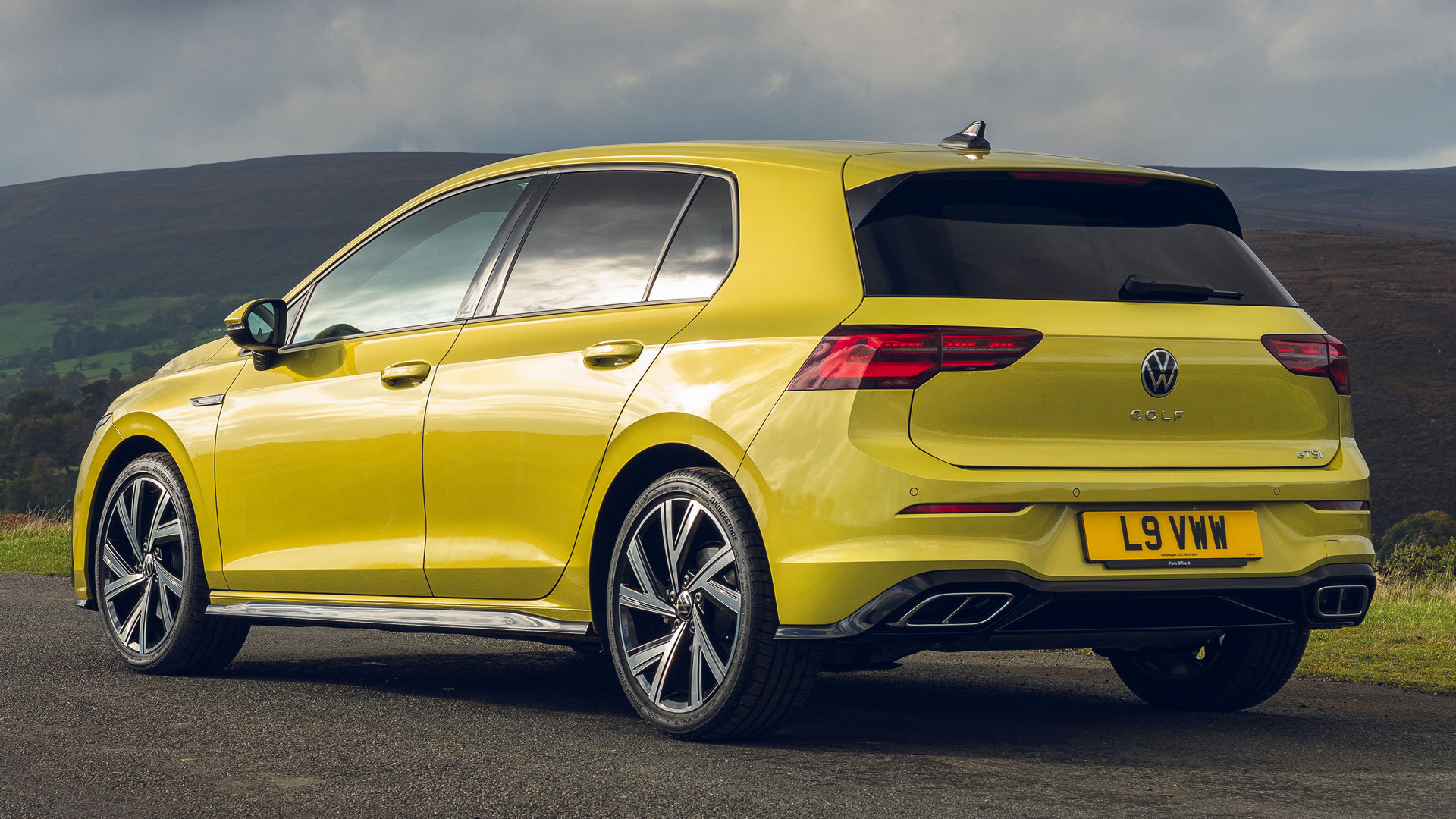 2020 Volkswagen Golf Mild Hybrid RLine (UK) Wallpapers and HD Images