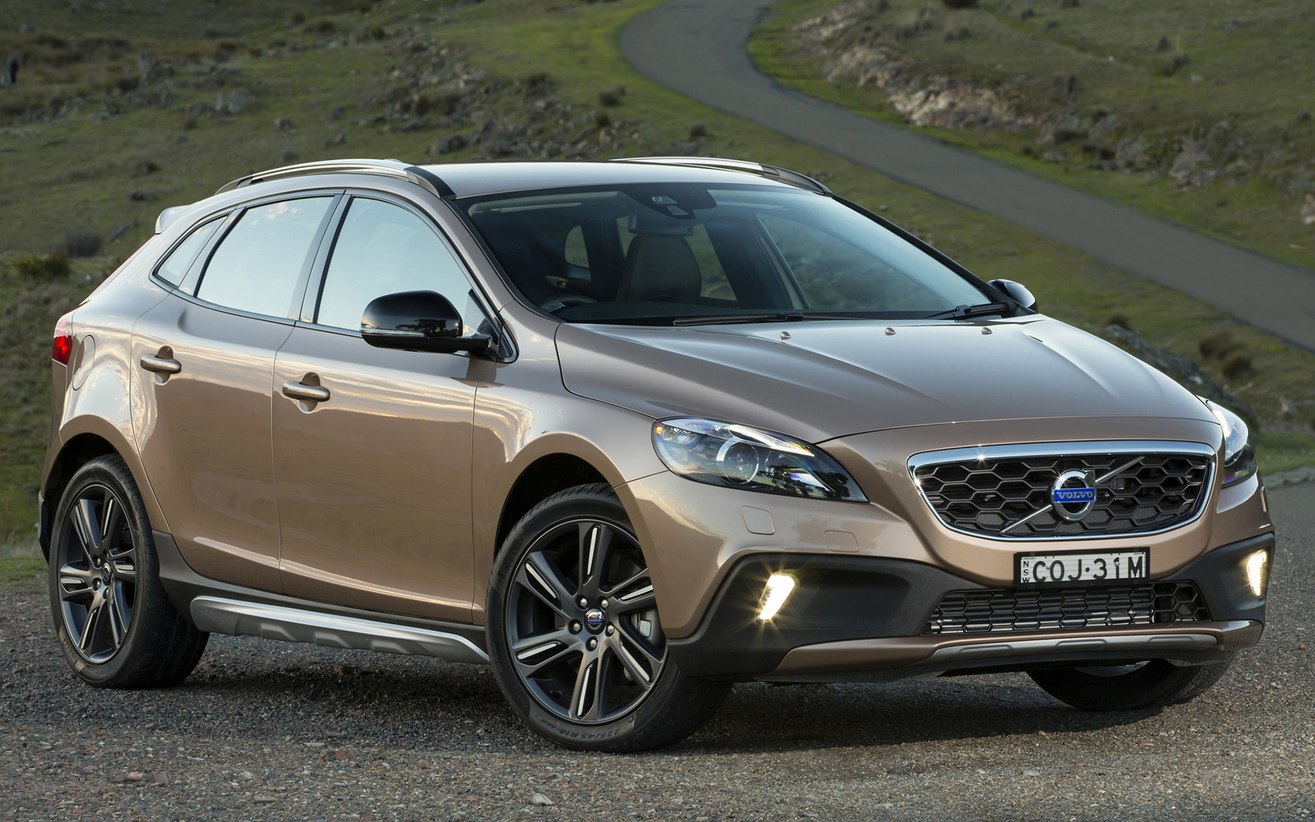 Купить вольво кросс кантри. Вольво v40 Cross Country. Volvo v40 Cross. Volvo v40 Cross Country 2014. Вольво v40 2016.