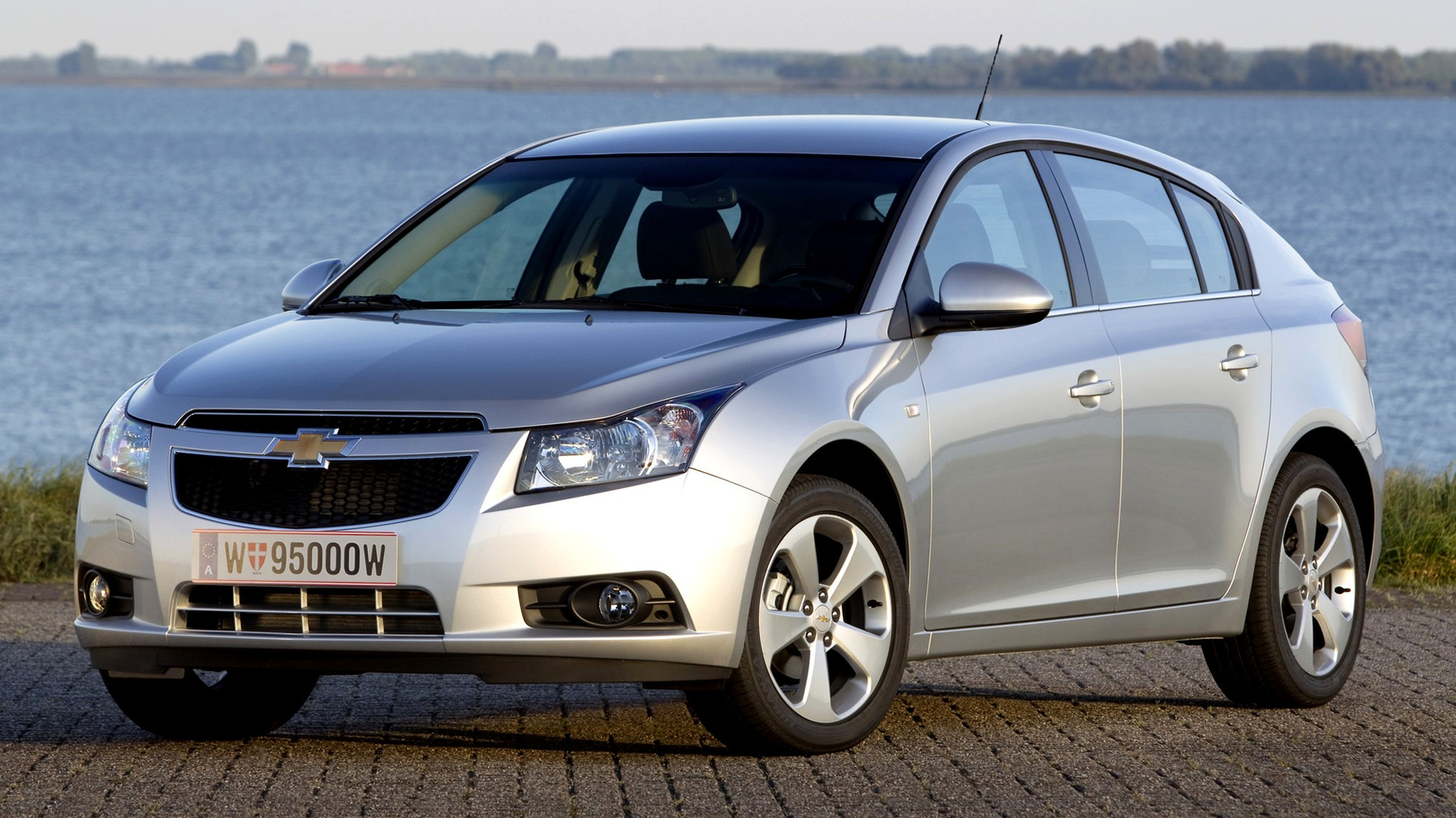 2011 Chevrolet Cruze Hatchback Wallpapers and HD Images
