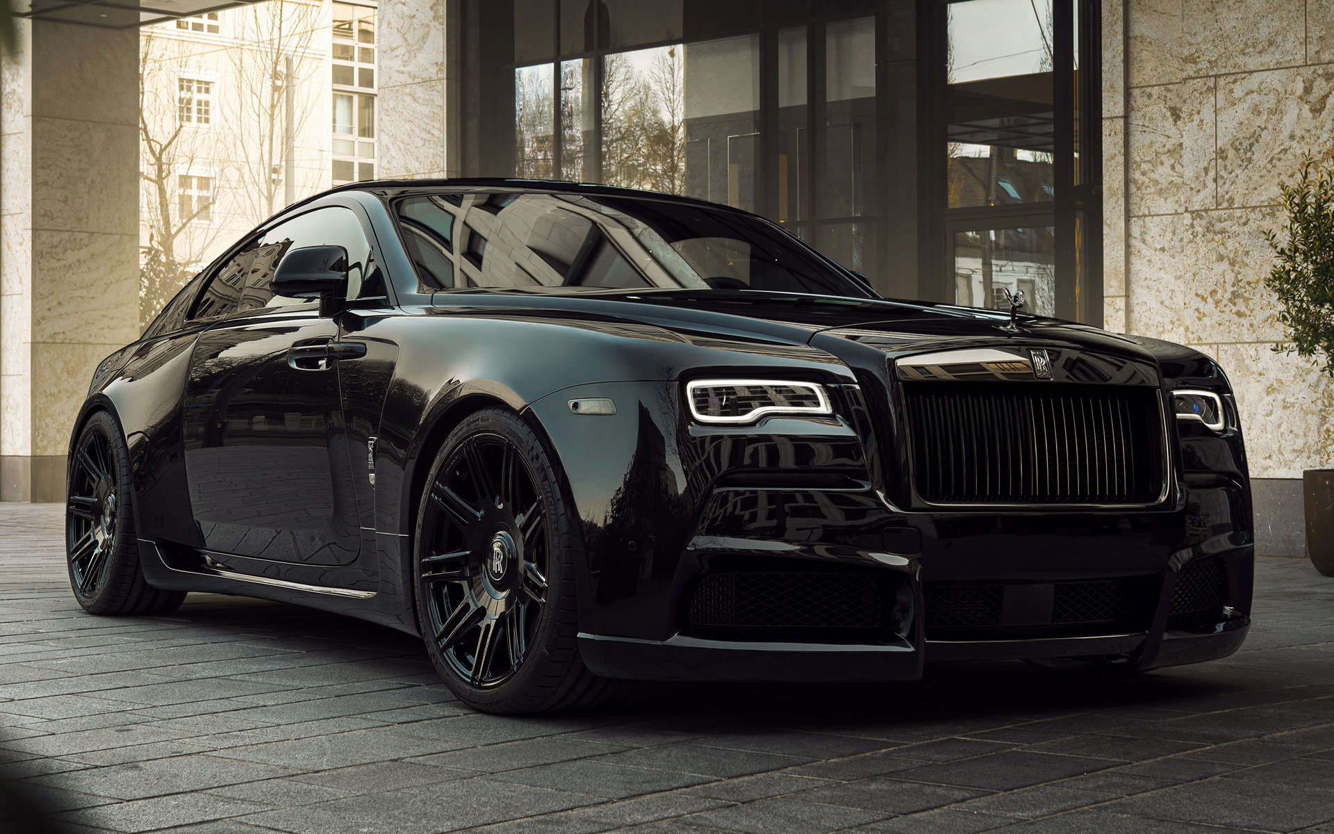 Песня черный ролс ролс. Rolls Royce Wraith тюнингованный. Роллс Ройс Wraith 2021. Rolls Royce Wraith 2022. Rolls Royce Wraith Black badge.