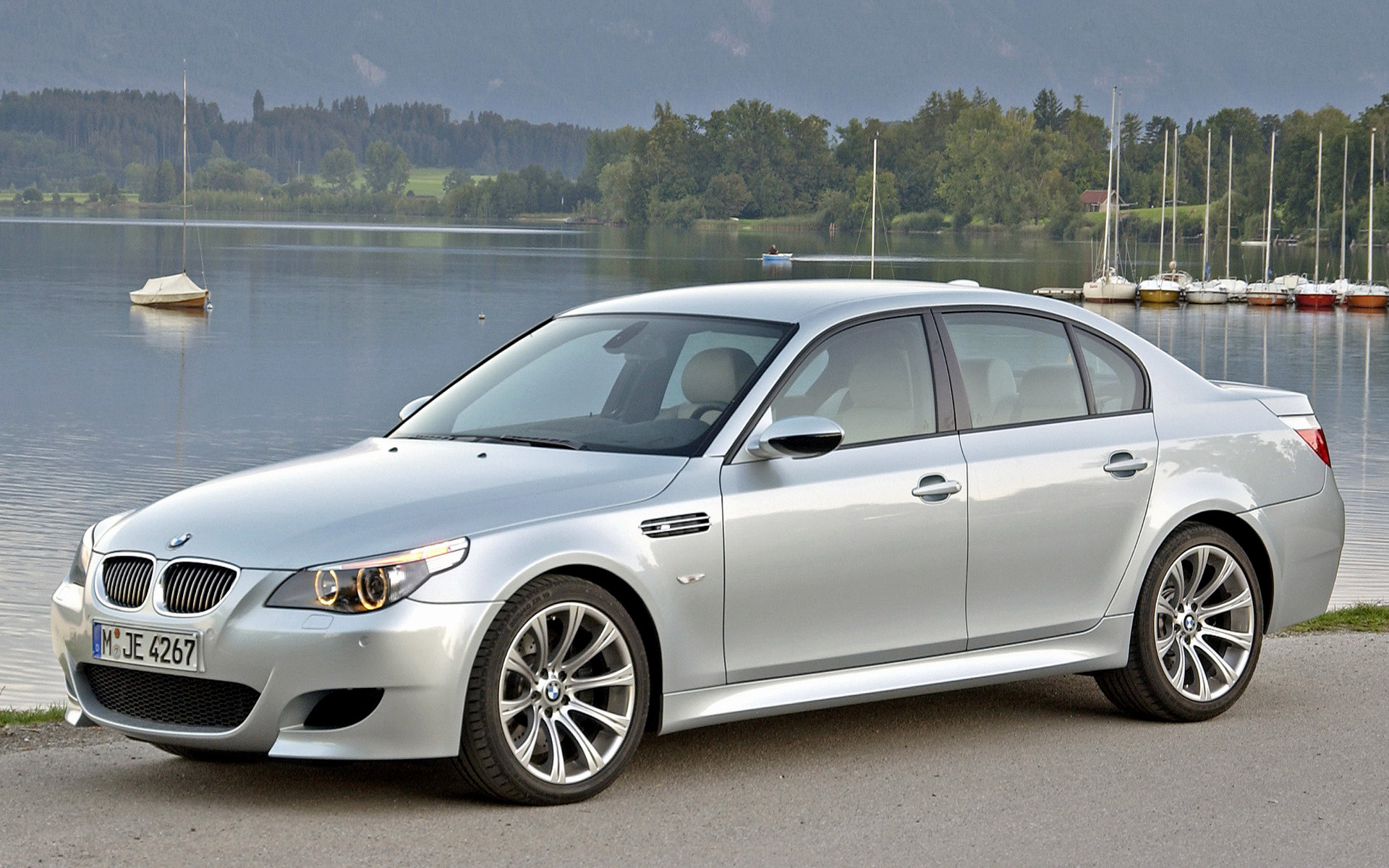 BMW 5 e60.