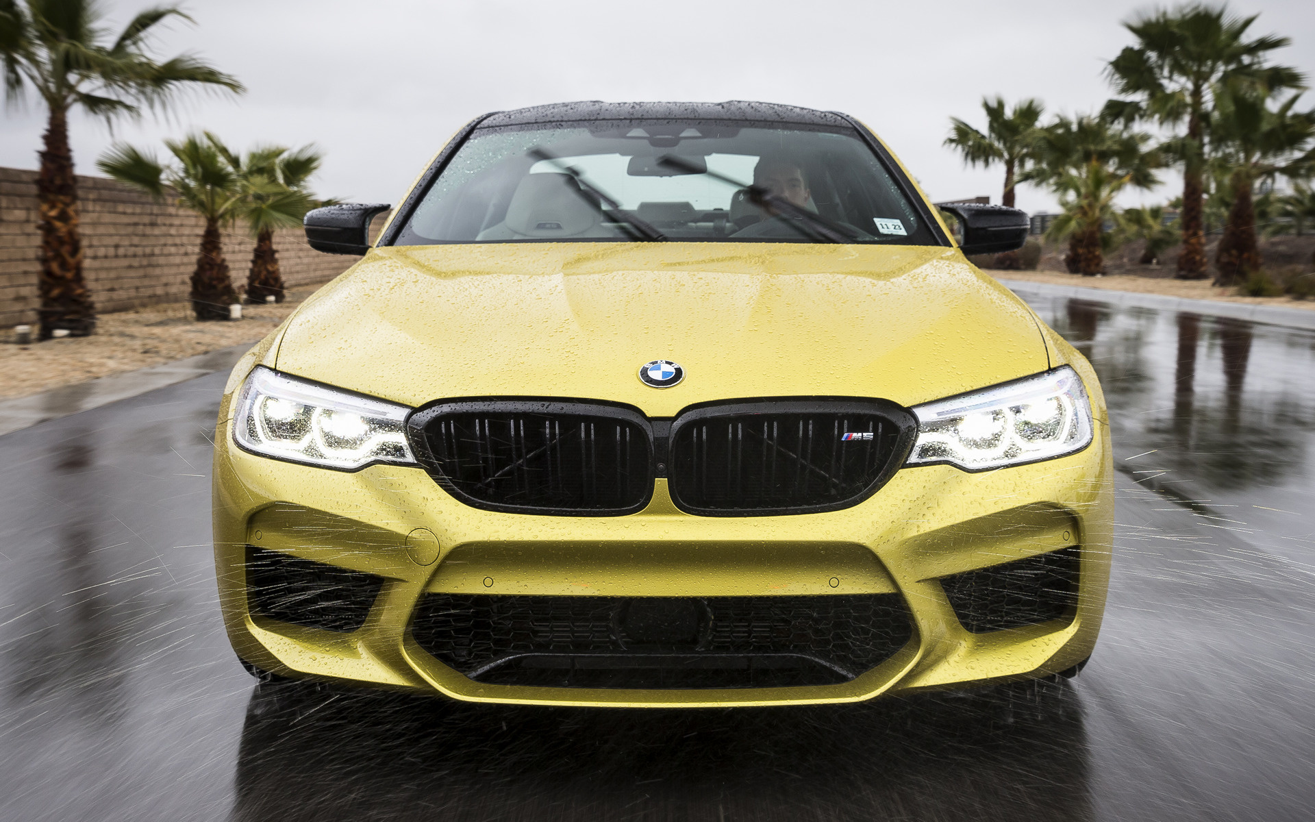 Обои м5 компетишн. BMW m5 f90 желтая. BMW m5 f90 Competition. BMW m5 Competition желтый. BMW m5 f90 Золотая.