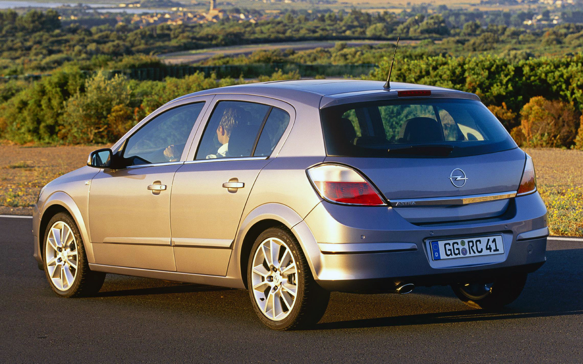 Опель хэтчбек 2007. Opel Astra 2004. Opel Astra 2004 хэтчбек. Опель хэтчбек 2004.