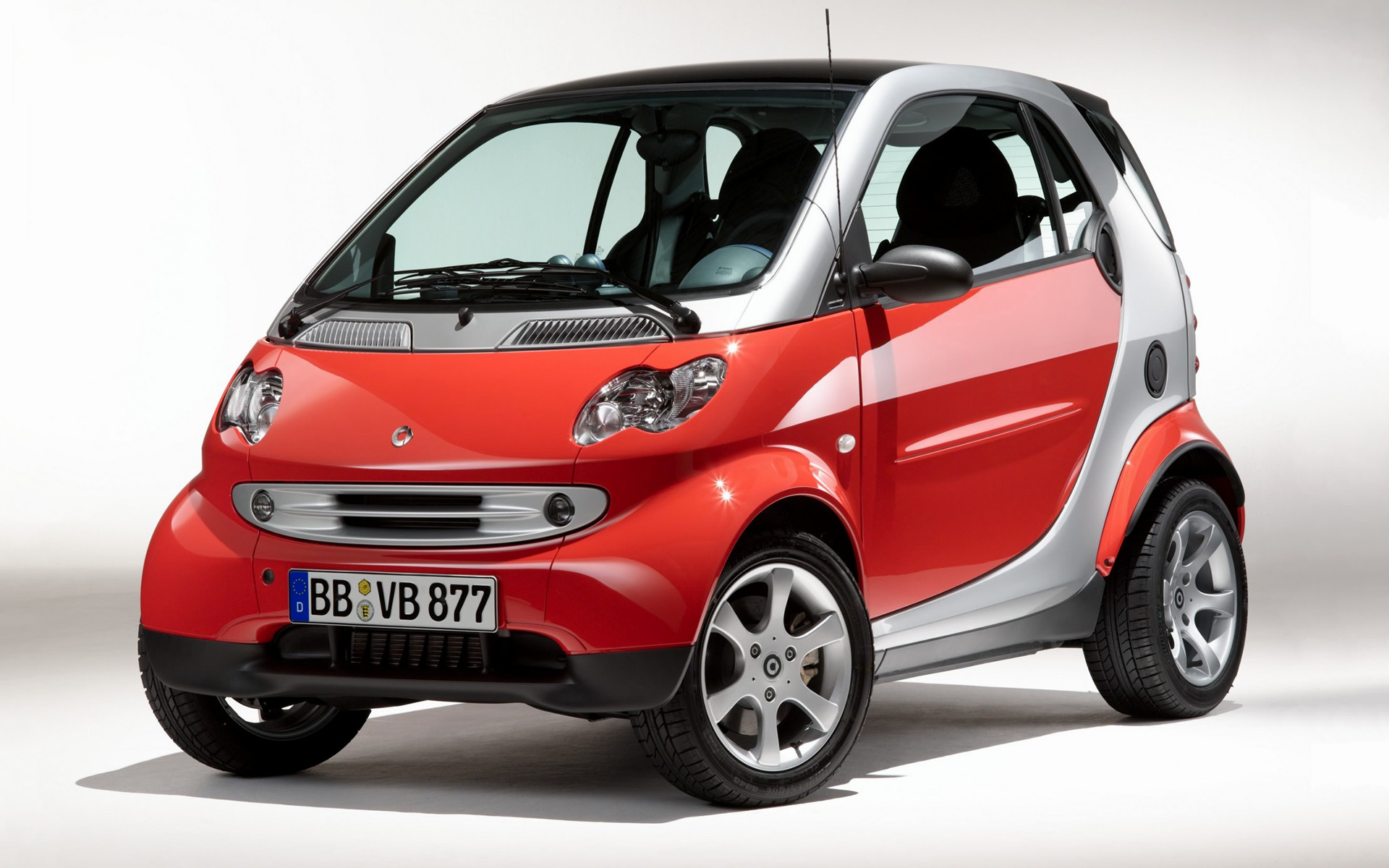 Есть ли двухместные. Малолитражка Мерседес смарт. Smart Fortwo (w450). Smart Fortwo 2004. Smart Fortwo 1 поколение.