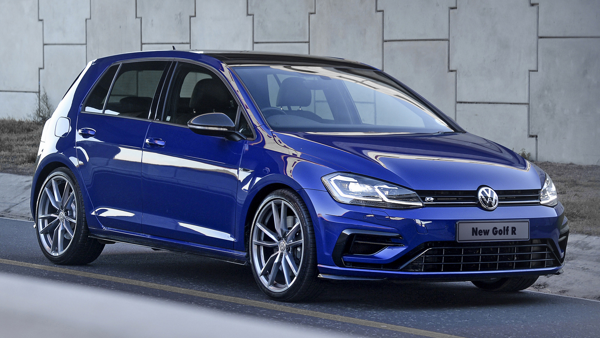 volkswagen-golf-r-5-door-wallpaper-hd-67