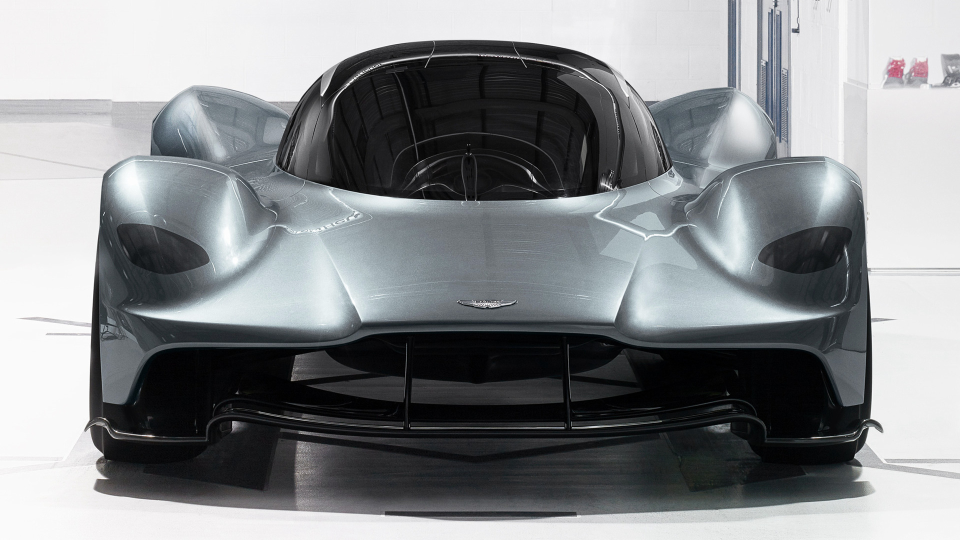 Revolutionary Luxury: The Aston Martin AM RB 001 Concept