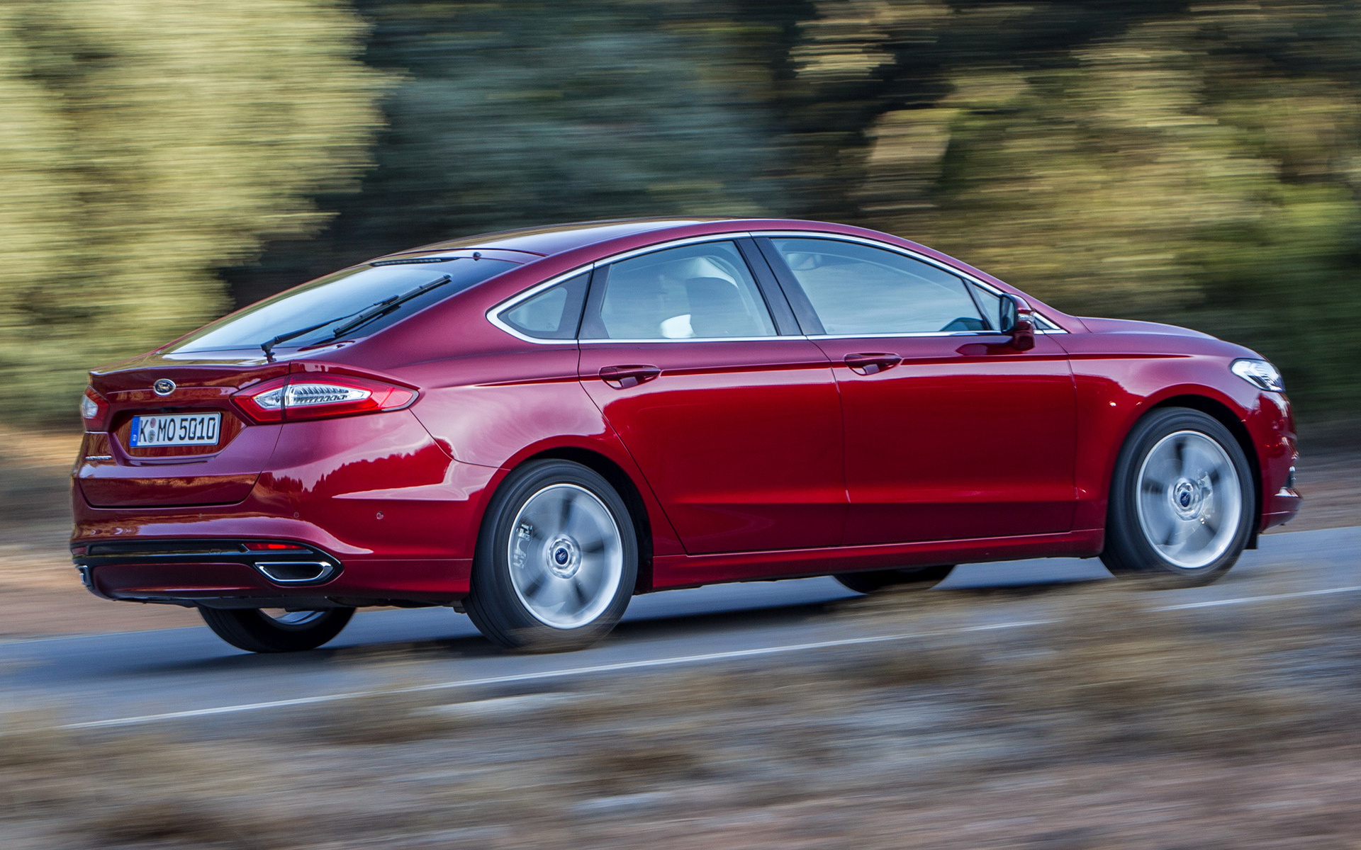 Ford Mondeo Titanium 2.0 TDCi 180 (2015) review by CAR ...