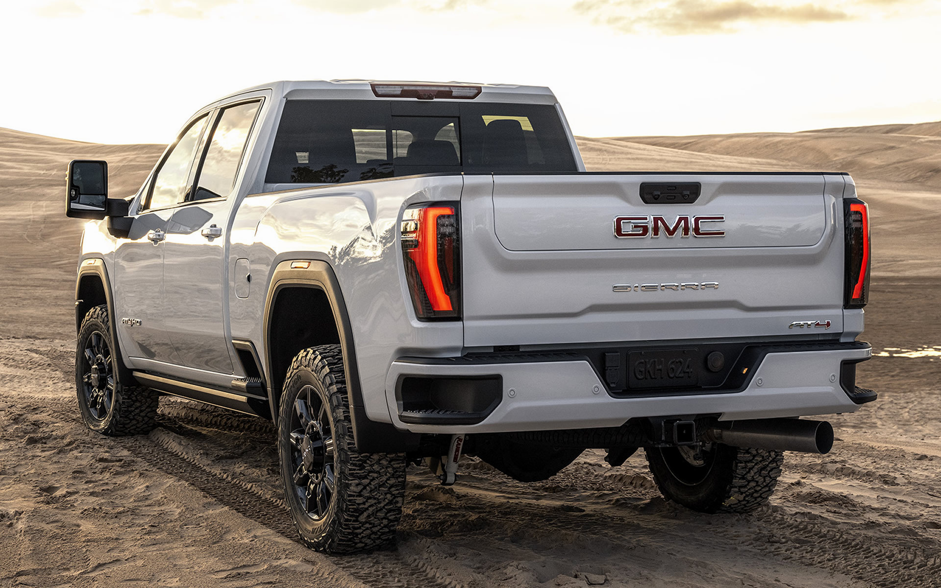 2024 GMC Sierra 2500 HD AT4 Crew Cab Sfondi e Immagini HD per desktop