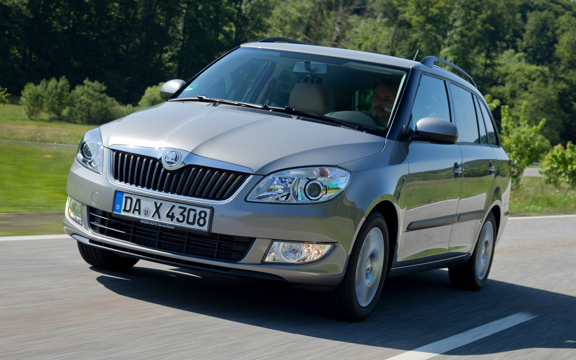 Купить шкоду в башкирии. Skoda Fabia Combi 2010. Шкода 5e3. Шкода Рапид 2010.