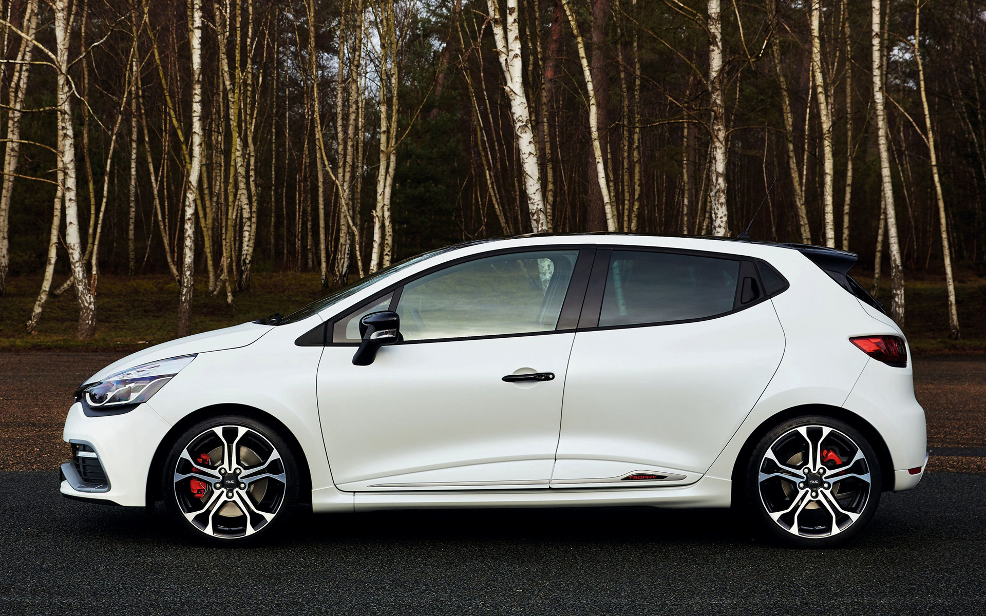 Renault Clio II, isolated on white background, 3 June 2015