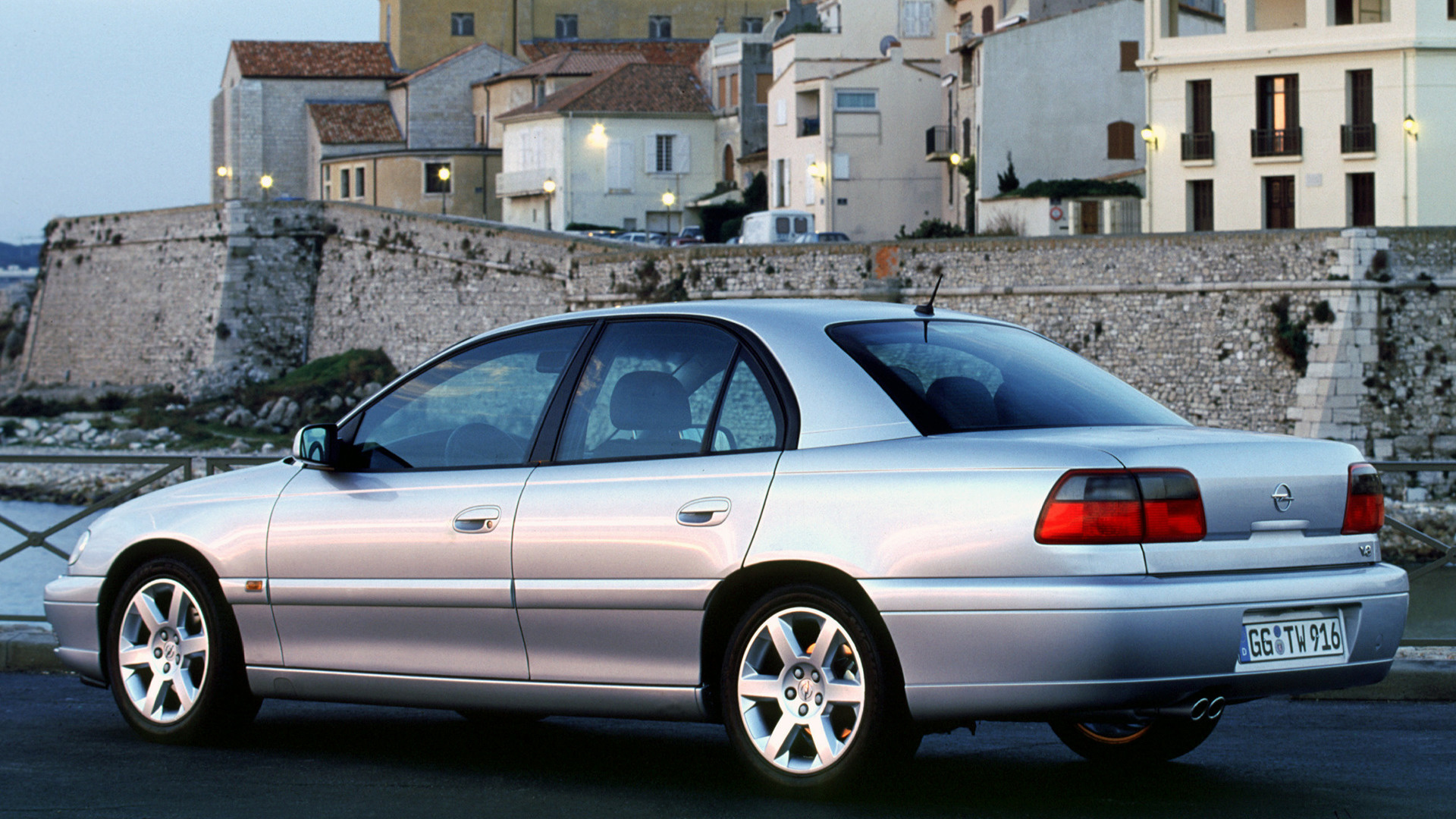 Opel Omega v8