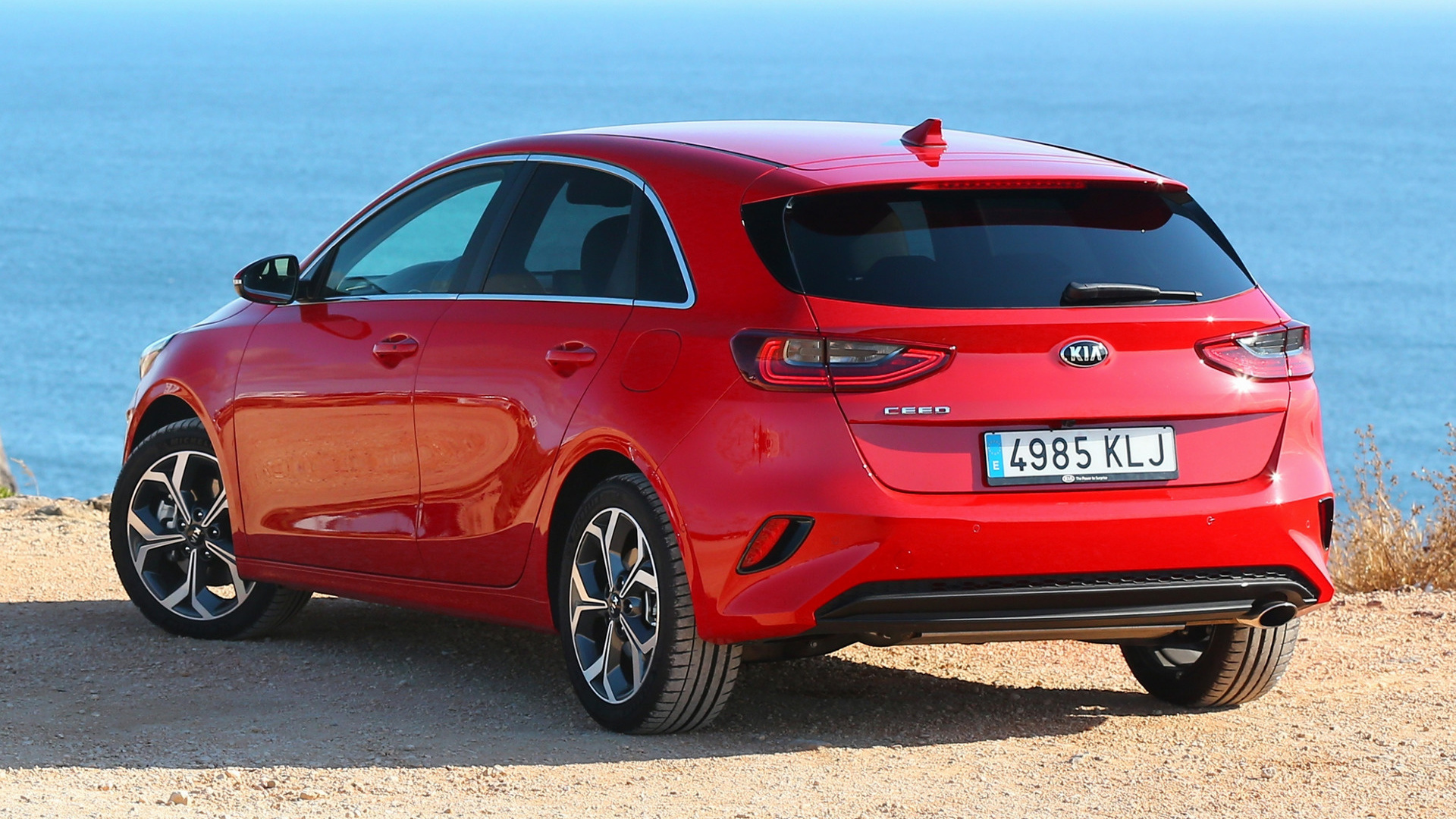 File:Kia Ceed Genf 2018 Red.jpg - Wikimedia Commons