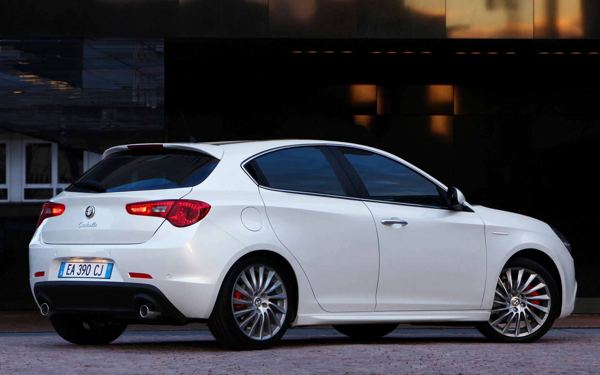275 Alfa Romeo Giulietta Stock Photos, High-Res Pictures, and Images -  Getty Images