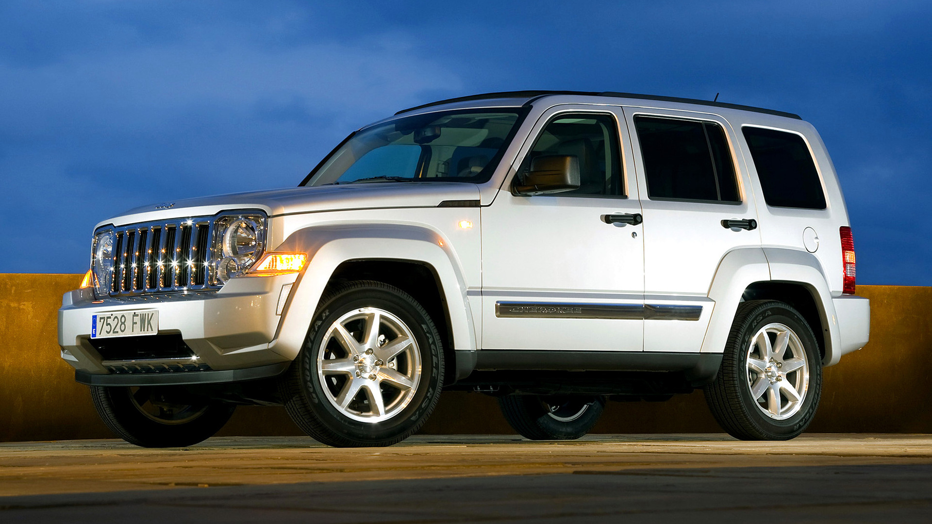 2007 Jeep Cherokee Limited 3.7L Wallpapers and HD Images