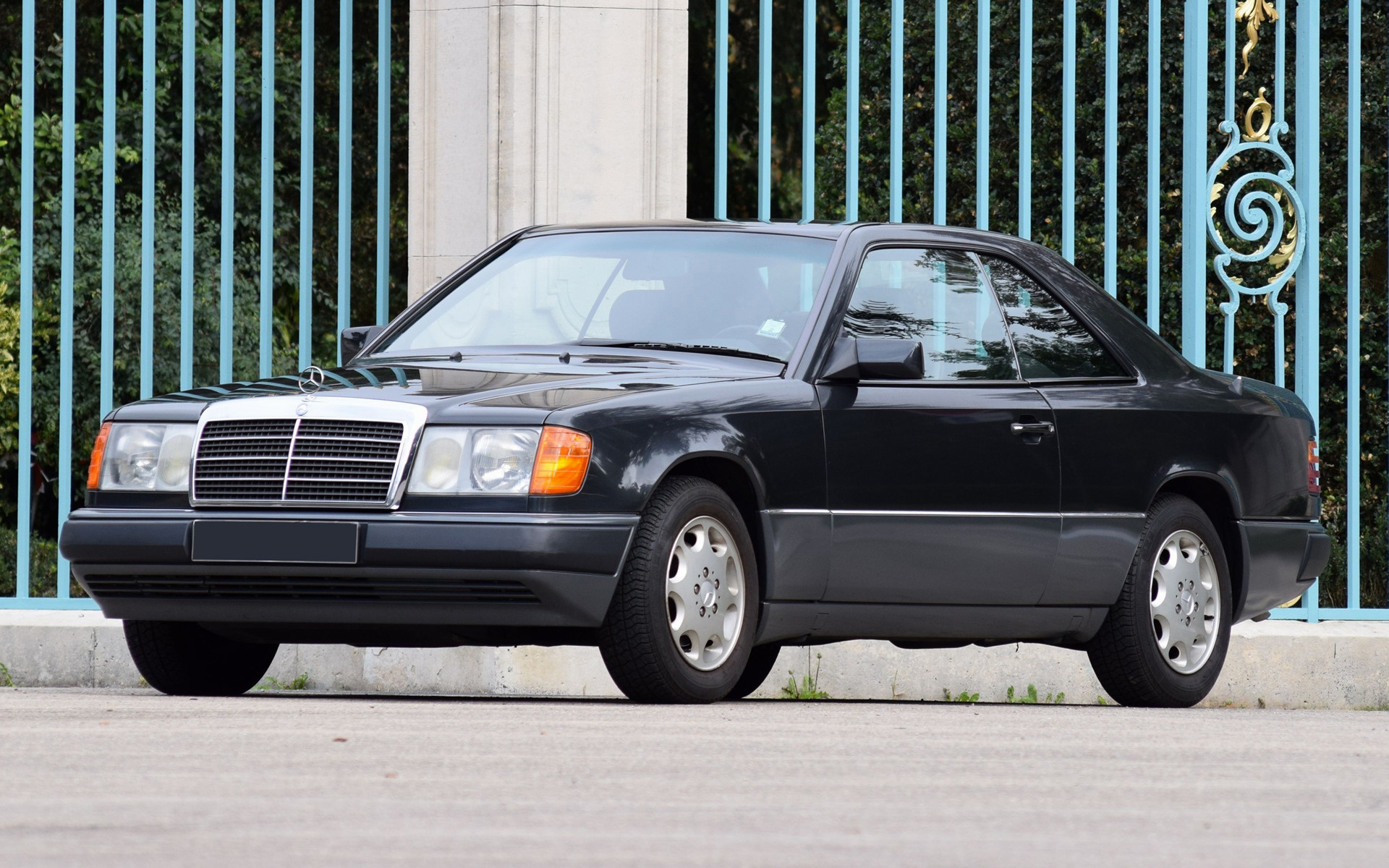 Mercedes 1987. Мерседес 230 ce. Мерседес Бенц е 230. Mercedes 230ce 1990. Mercedes Benz 230.