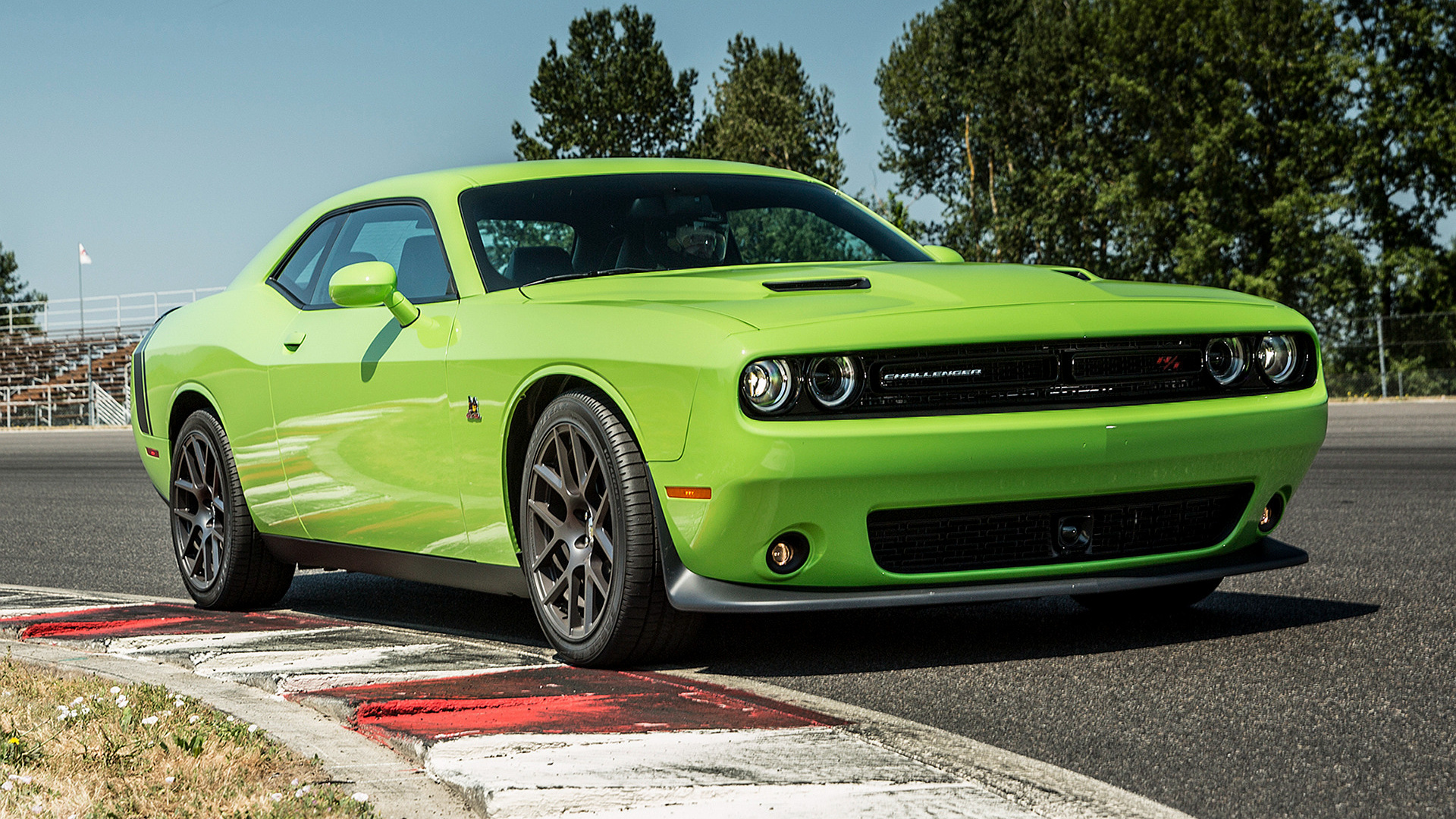 серый автомобиль dodge challenger scat pack shaker без смс