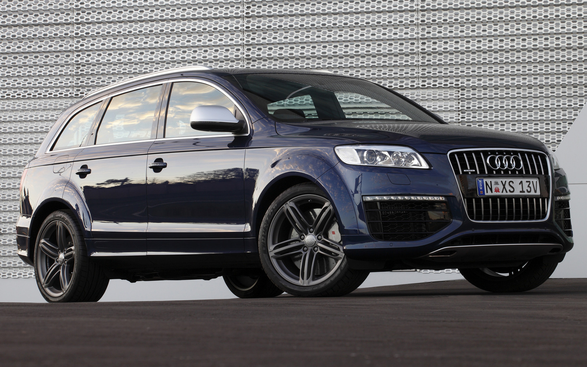 автомобиль серый audi q7 без смс