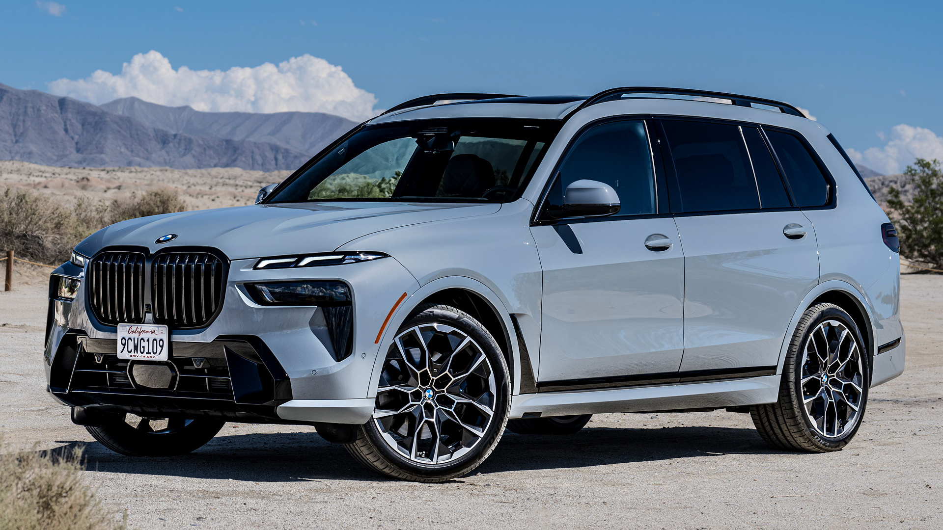 2023 BMW X7 M Sport (US) - Wallpapers and HD Images