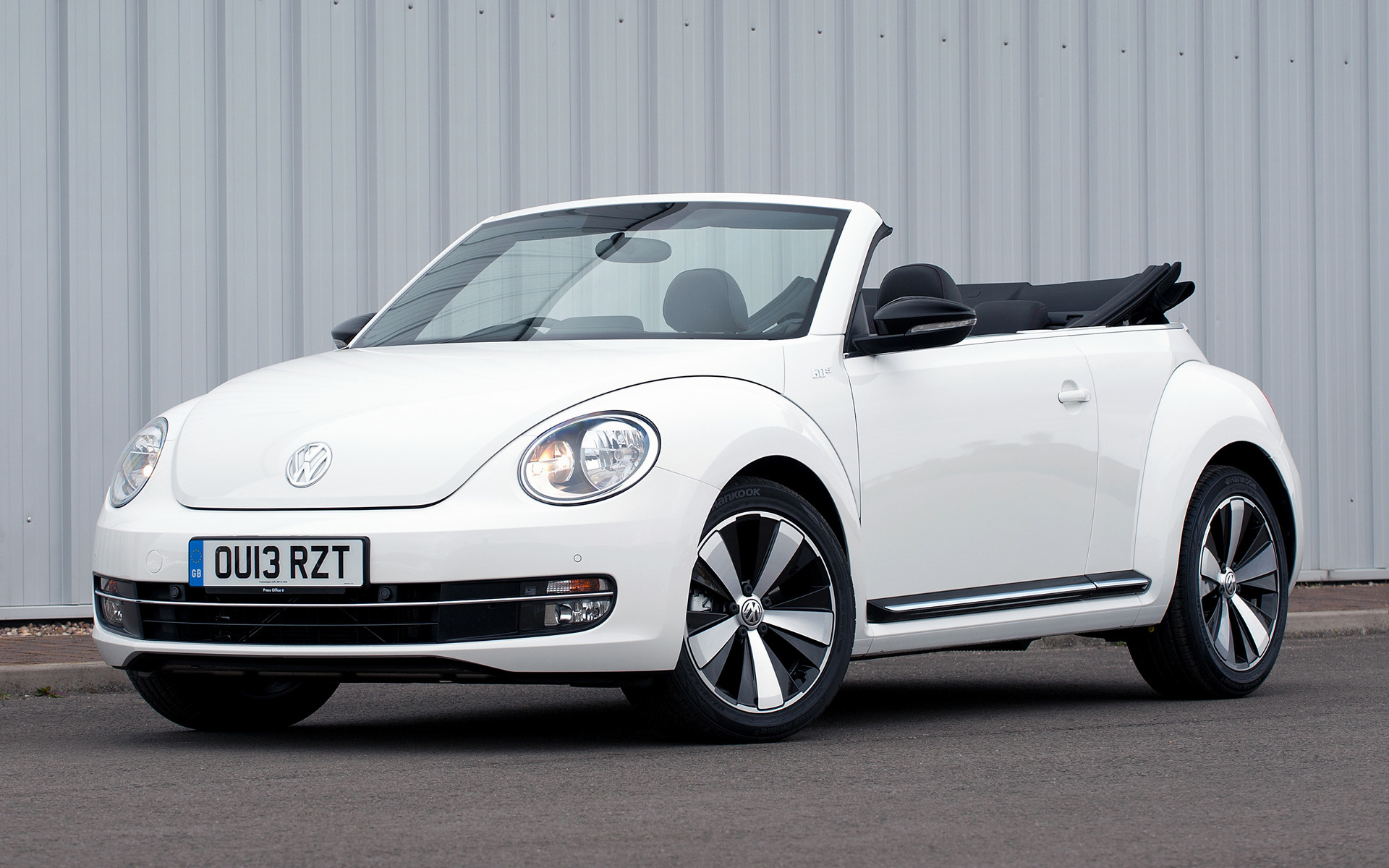 2013 Volkswagen Beetle Cabriolet 60s Edition (UK) - Wallpapers and HD