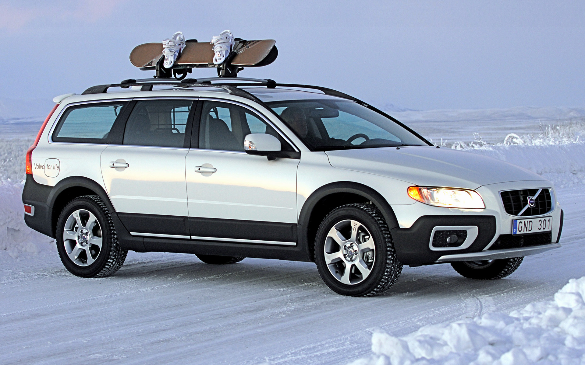 2008 Volvo XC70 Ice White Wallpapers and HD Images Car