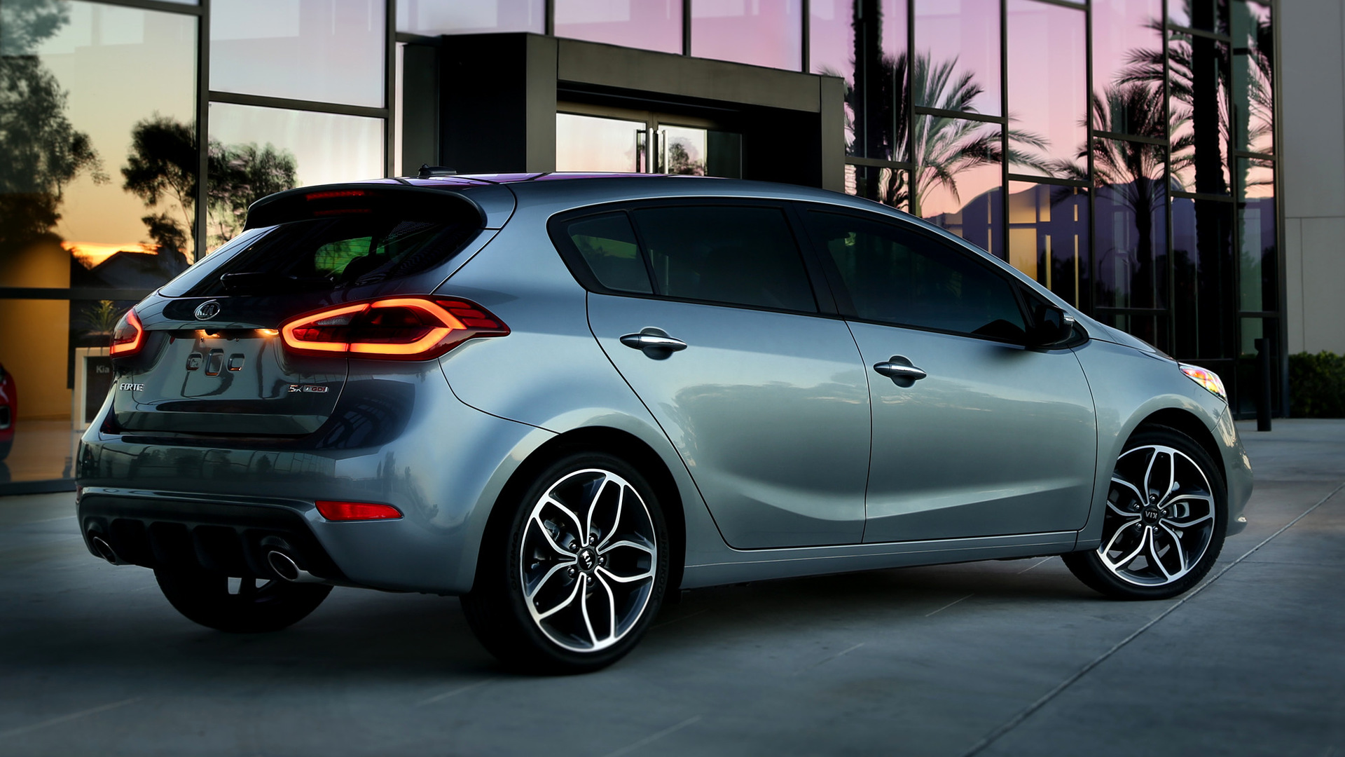 2014 Kia Forte5 - Wallpapers and HD Images | Car Pixel