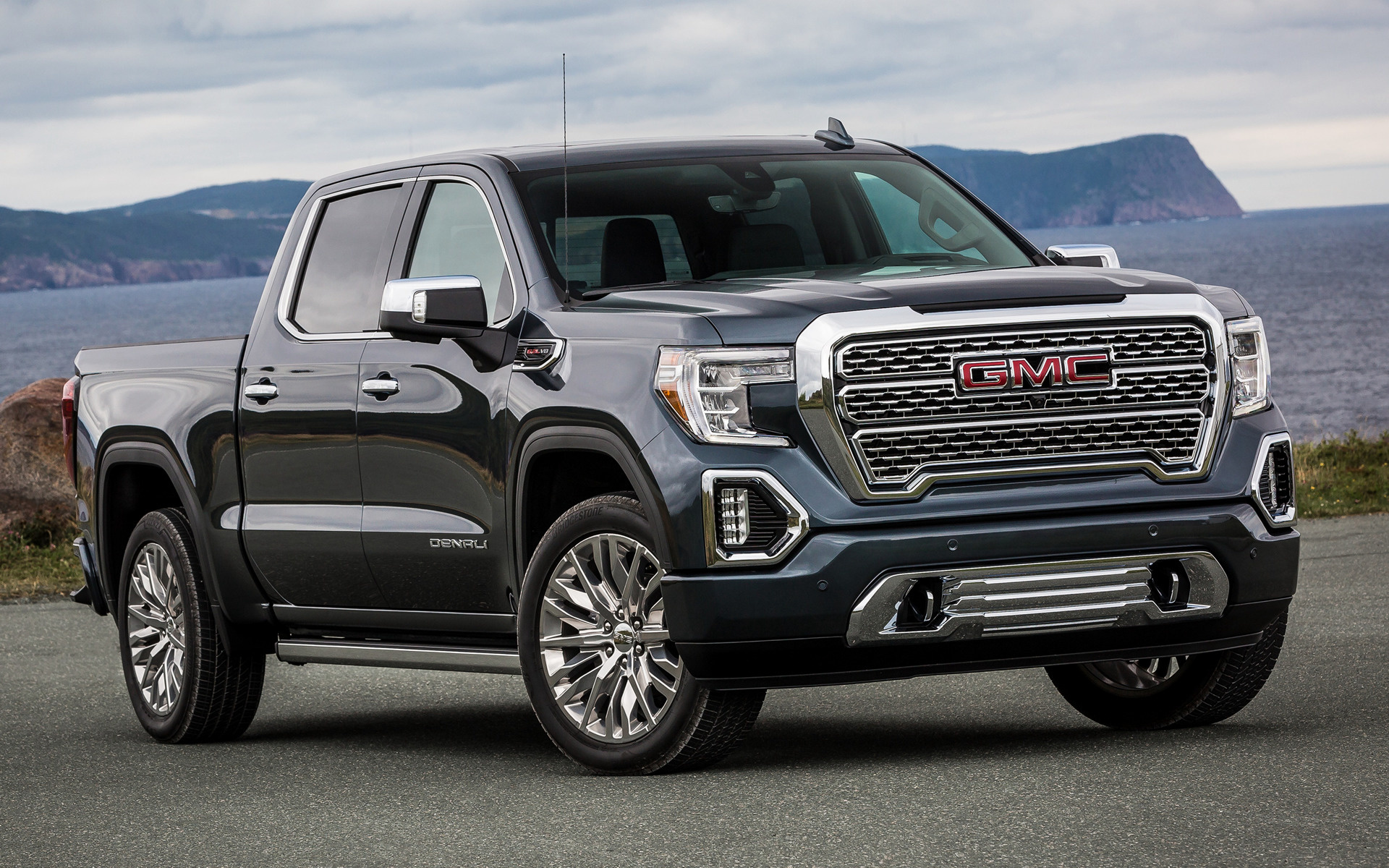 2022 GMC Sierra Denali Crew Cab Wallpapers and HD Images 