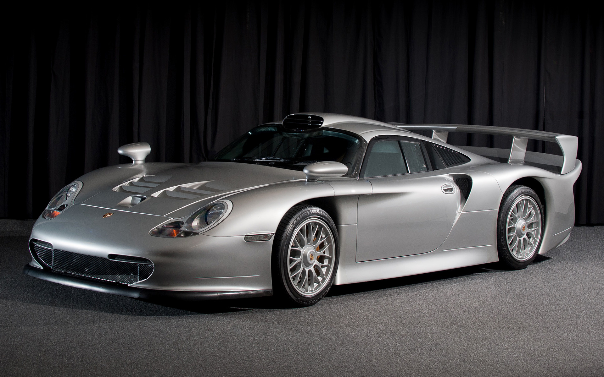 1997 Porsche 911 GT1 Street Version - Wallpapers and HD Images | Car Pixel