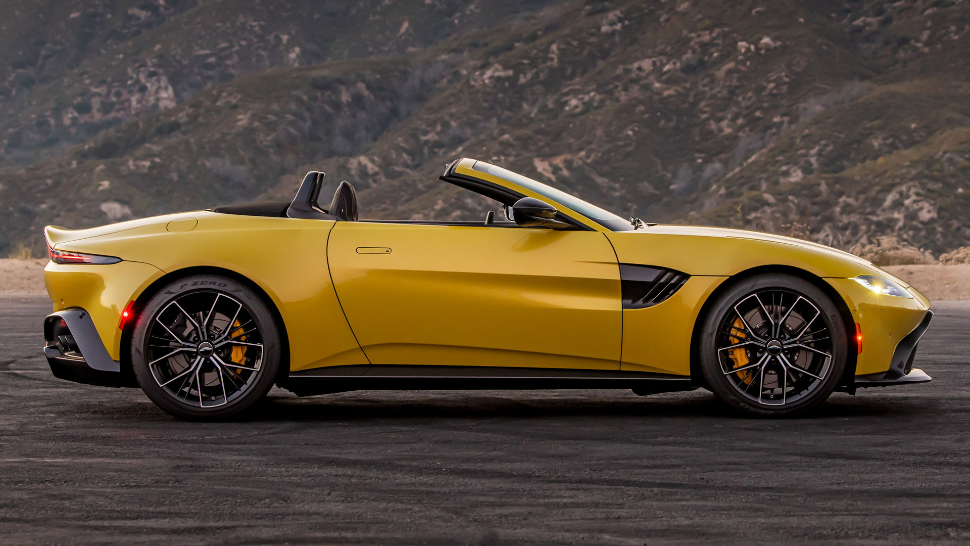 2021 Aston Martin Vantage Roadster