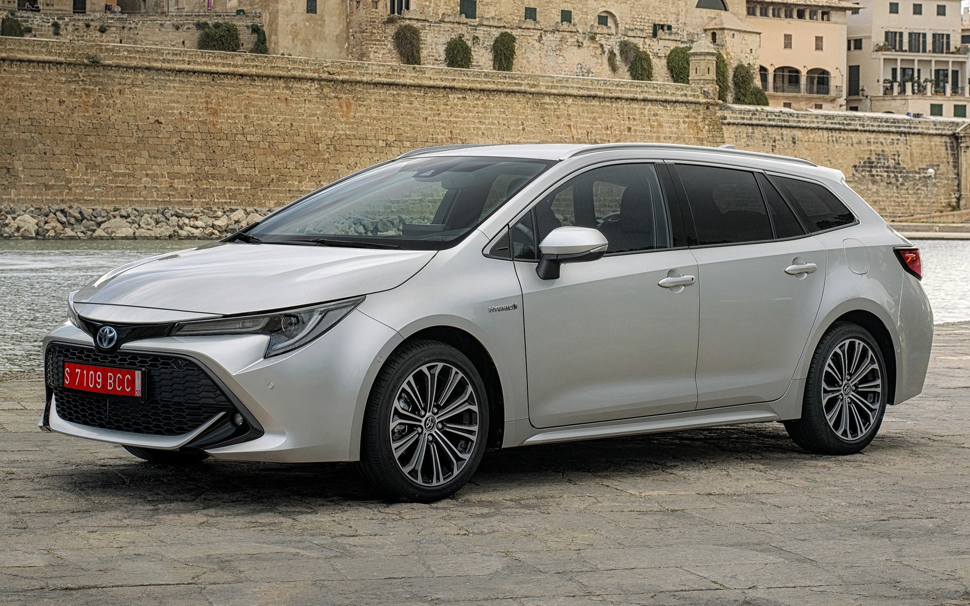 Тойота универсал отзывы. Toyota Corolla 2020 Hybrid Touring. Тойота Королла гибрид 2019 универсал. Тойота Королла туринг 2019. Toyota Corolla Touring Sports.