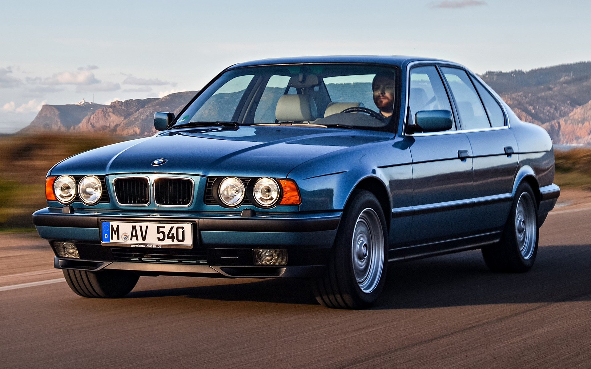 Старый пятерка. БМВ 90 e34. BMW 525 e34. БМВ м5 е34. БМВ 5 е34.