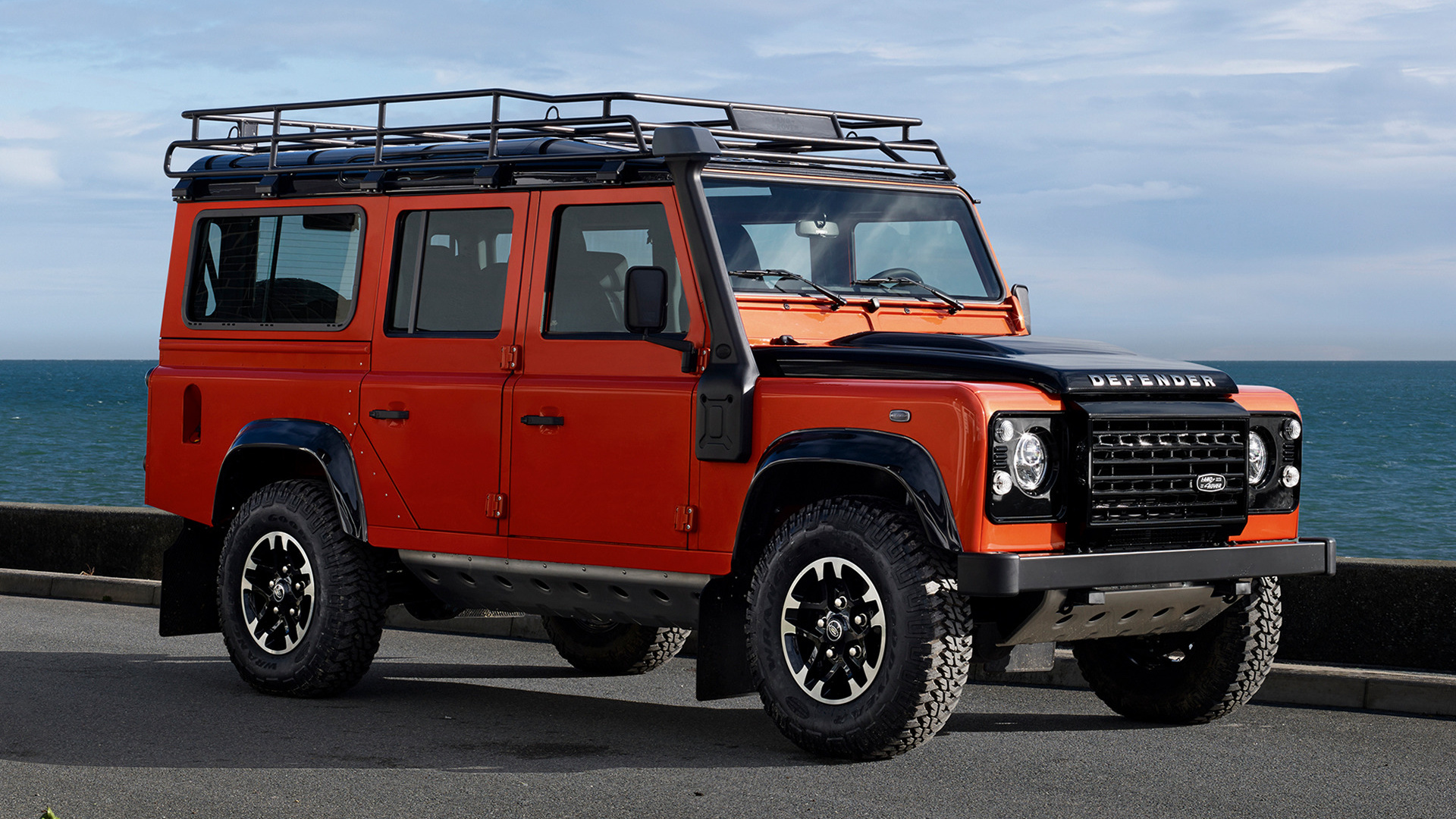 Lr defender. Ленд Ровер Дефендер 110 оранжевый. Ленд Ровер Дефендер 110 2015. Лэнд Ровер Дефендер 2015. Land Rover Defender 110 Adventure.