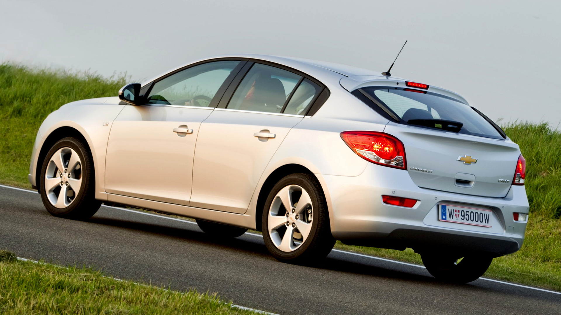 2011 Chevrolet Cruze Hatchback Wallpapers And Hd Images Car Pixel