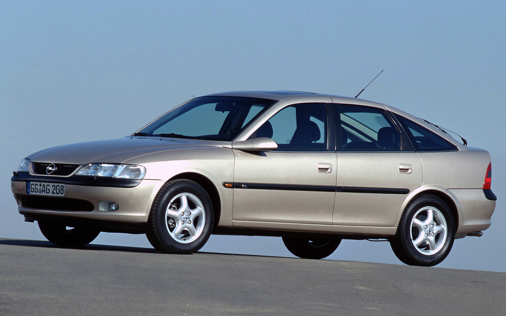 Новый опель вектра б. Опель Вектра хэтчбек 1995. Opel Vectra b хэтчбек 1999. Опель Вектра 1999 хэтчбек. Опель Вектра б хэтчбек 1998.