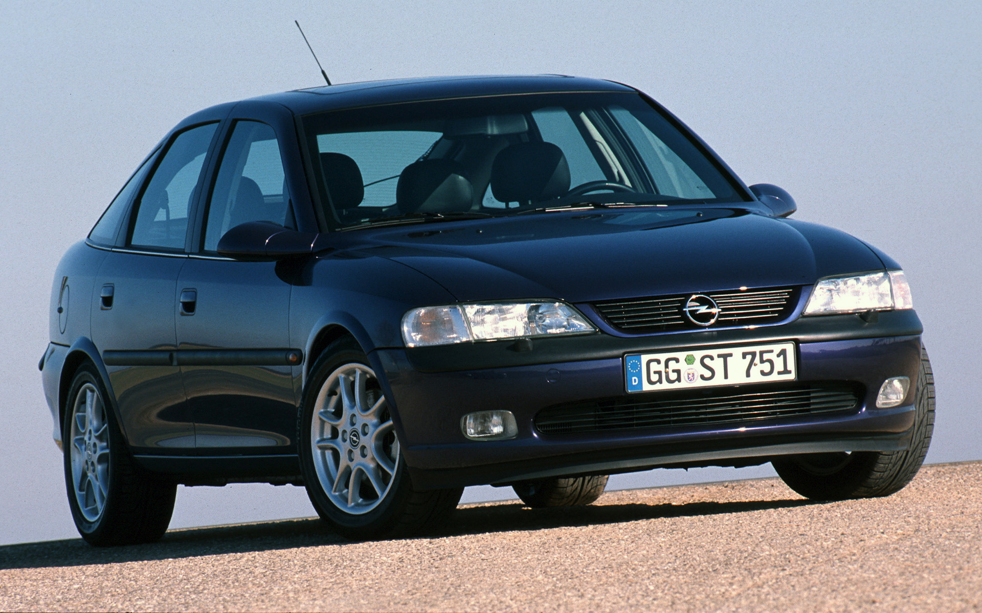 Опель вектра б 2.2 дизель. Opel Vectra 1995. Opel Vectra 1995-1999. Opel Vectra 2000 2.5. Opel Vectra 2.5 MT 1997 года.
