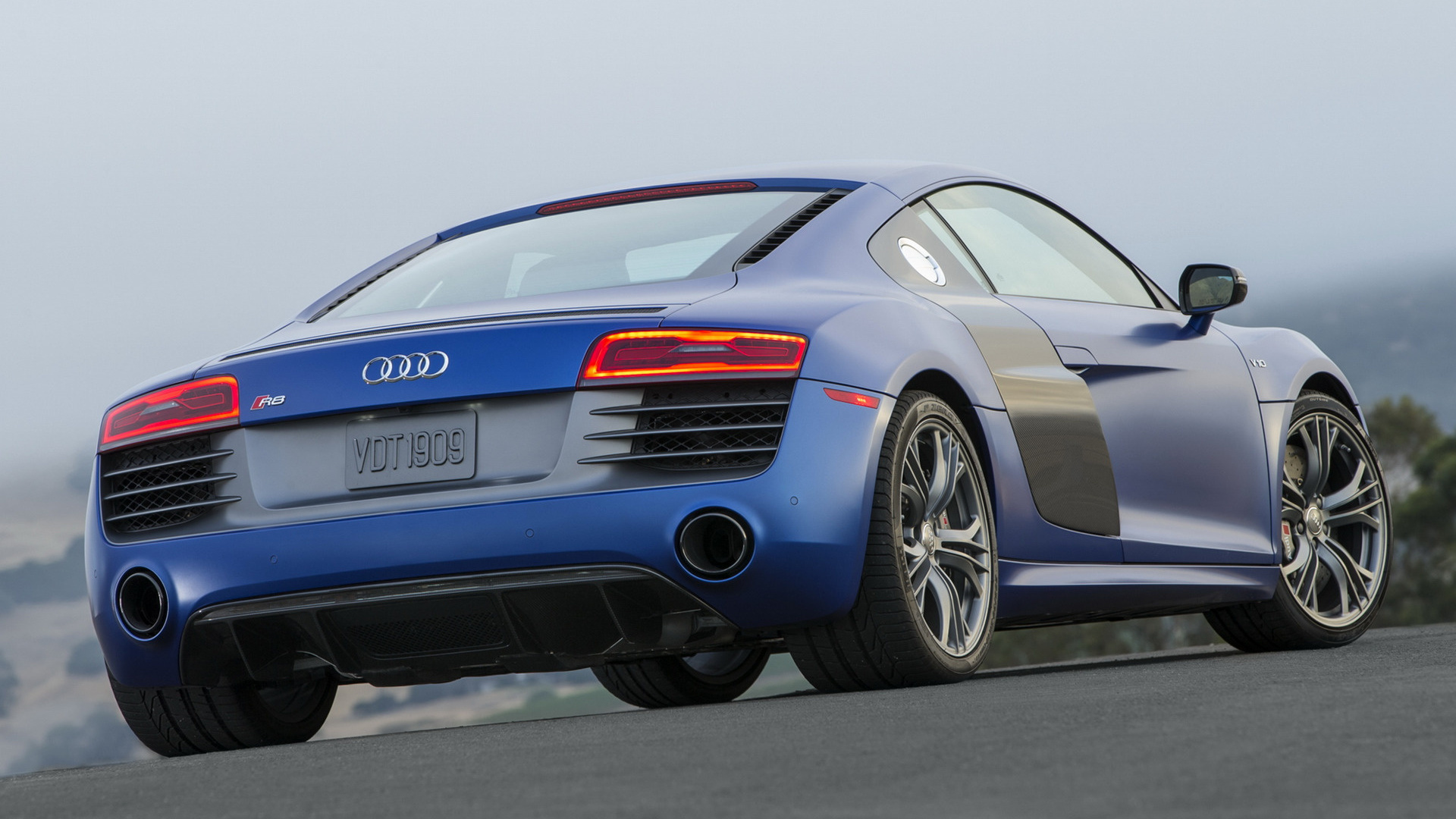 The Ultimate Supercar: Experience The Power Of The 2013 Audi R8 V10 Plus